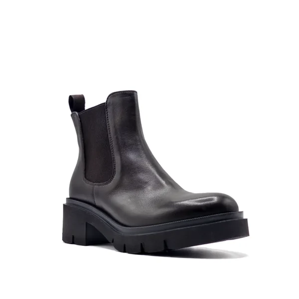 chelsea boots